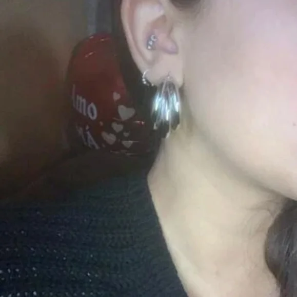 ⭐2 Pairs of Hoop Earrings - Picture 3 of 16